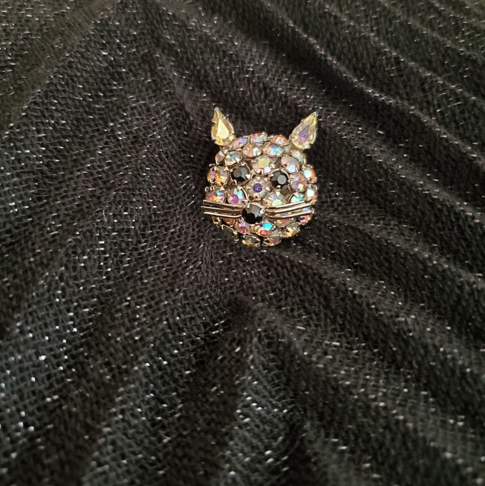 VINTAGE Cat Brooch